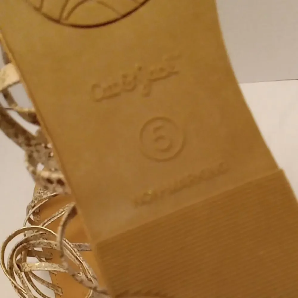 Cat & Jack Girl's Size 5 strappy gladiator faux gold snakeskin sandals.
